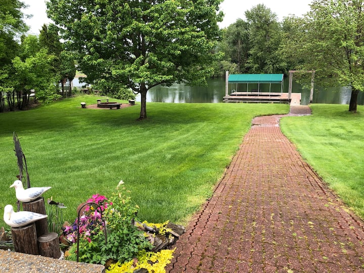 Cabin on the St. Joe River with private dock Cabins for Rent in Saint