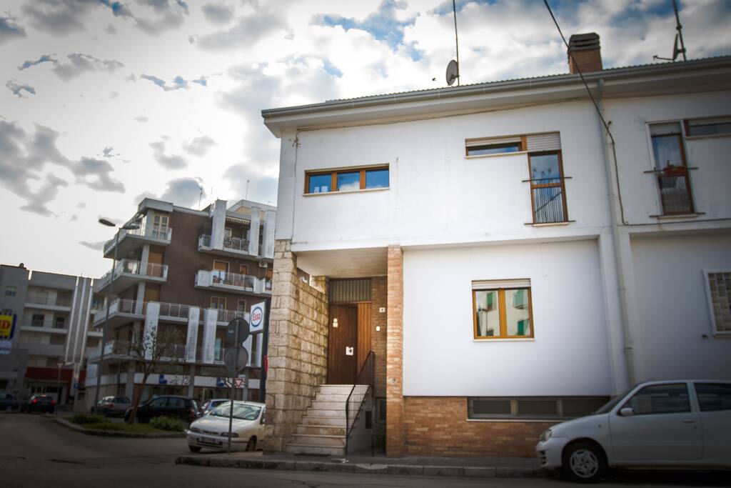 Casa Netural nel quartiere popolare storico San Pardo