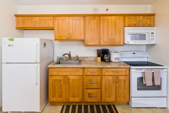 Waikiki Banyan Tower 2 Suite 3704 *No guest service fee*