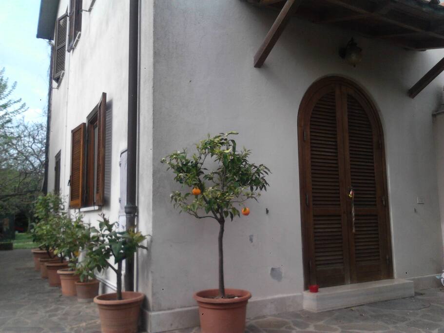 Questa è la porta d'ingresso della casa in affitto