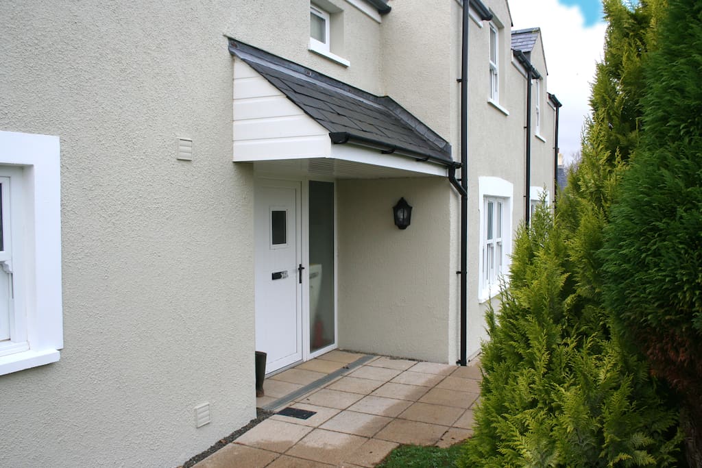 Secluded front