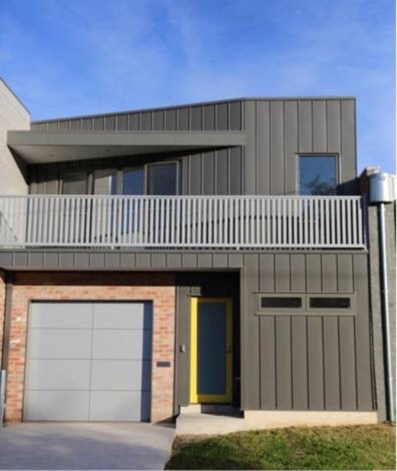 The Bright House. Modern, Spacious Central Bendigo Apartments for Rent in Bendigo, Victoria