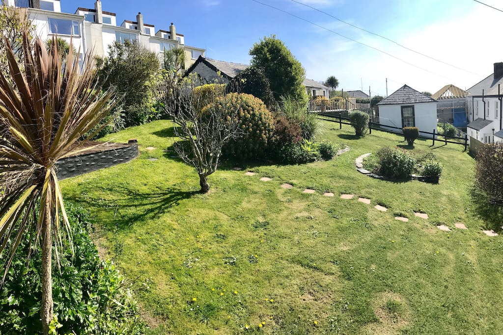 Lovely garden overlooking the harbour of Mevagissey