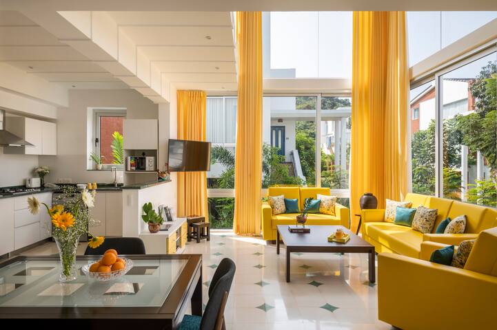 ElTesoro- Breezy Luxurious Duplex with Terrace