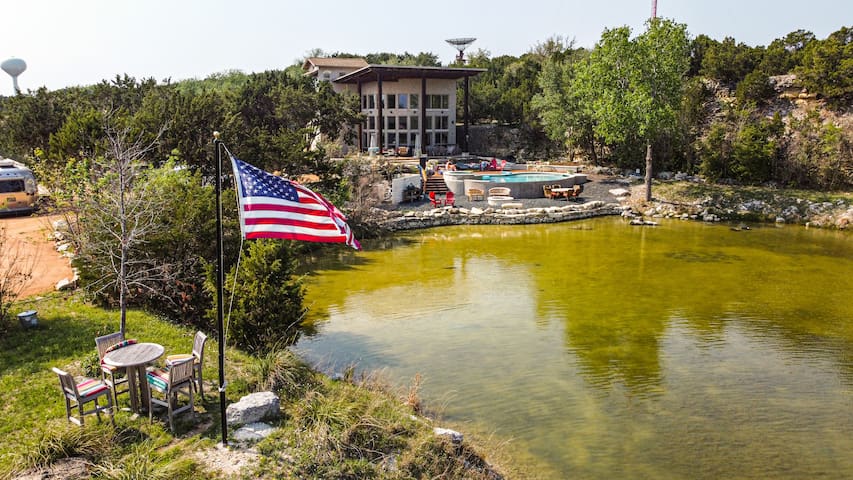 The Estate at Crystal Creek – 8 miles to Downtown! gallery image 5