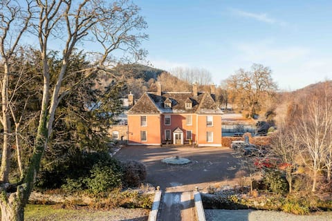 Stunning country house next to Brecon Beacons