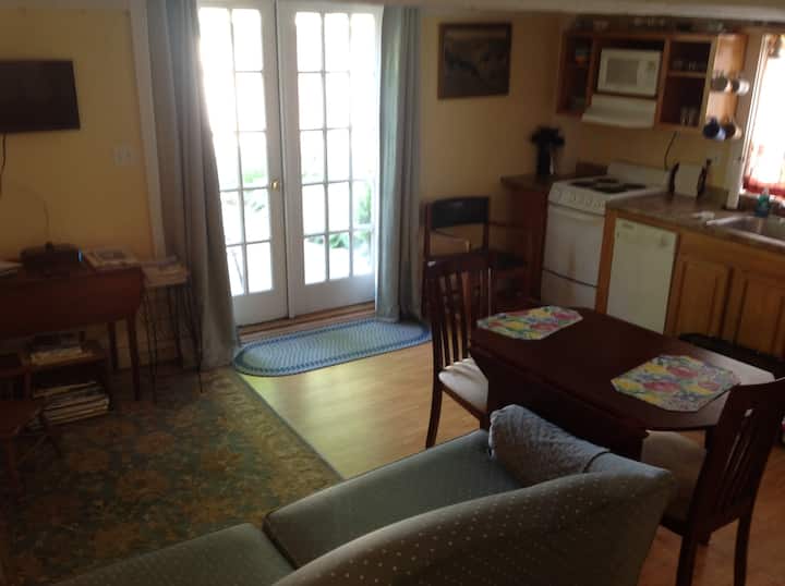 Salem/Beverly Barn by the Harbor, Holiday avails! Apartments for Rent