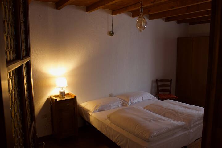 Მეორე სართულის საძინებელი