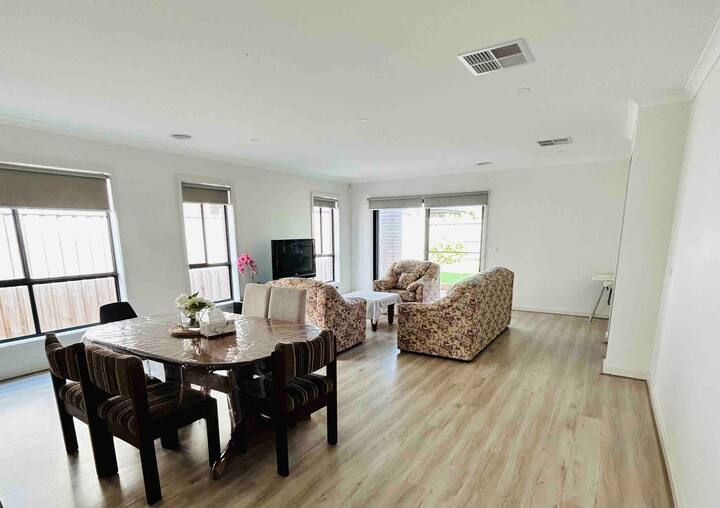 Comfortable homeclose to park and supermarket Houses for Rent in