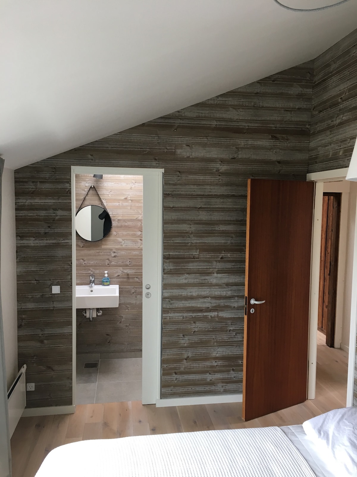 Hlavná spálňa s vlastnou kúpeľňou