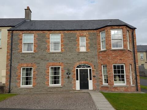 5 bed Cottage Sleeps up to 10 in Glaslough Village