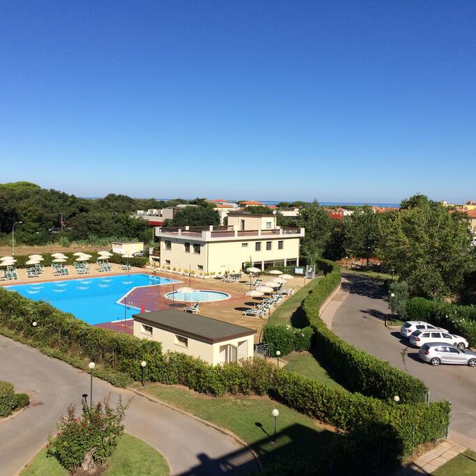 piscina con bagnino