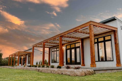 Beautifully Modern Mayfield-Welch Cottage