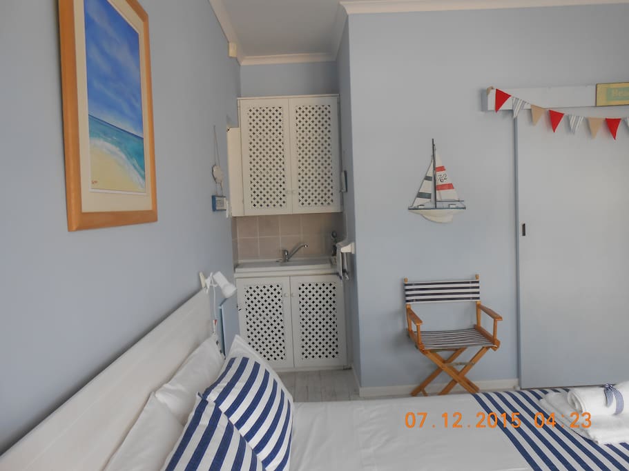 Small kitchen area & cupboards.
