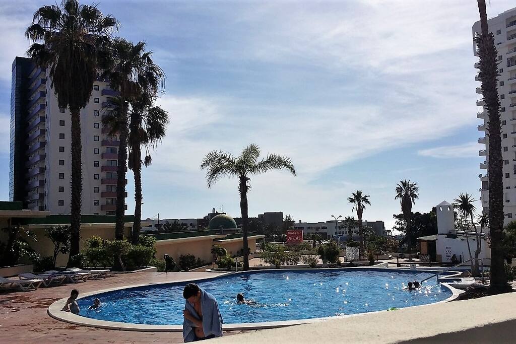 Dos piscinas, con Bar Piscina y vistas al mar!