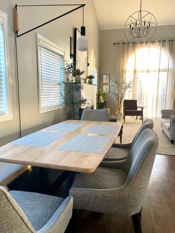 Sun-Soaked West Loop Penthouse/Private Rooftop/3BA gallery image 4