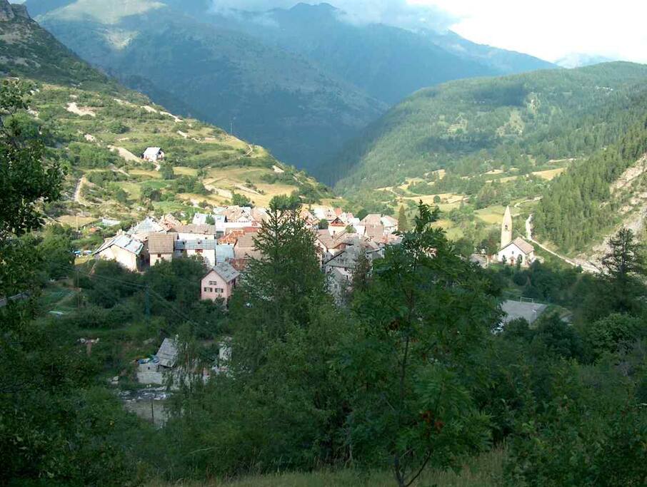 Vue du chalet sur le village