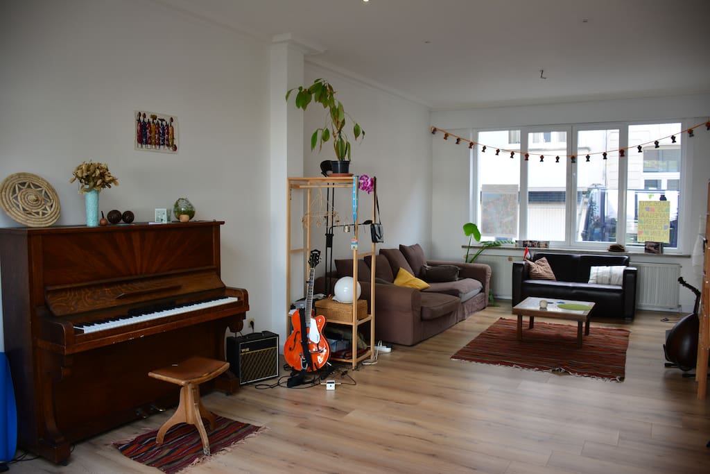 The spacious sofa as a fith sleeping spot.
Feel free to have some music jams!