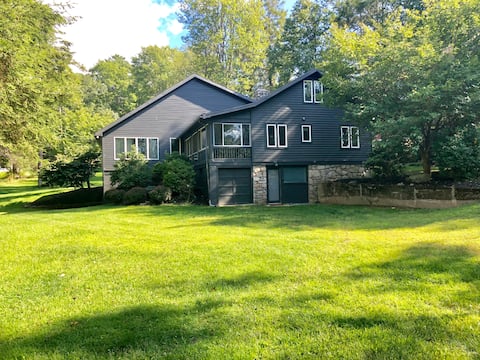 LAKE ACCESS Exceptional 4bed/3bath Rancher