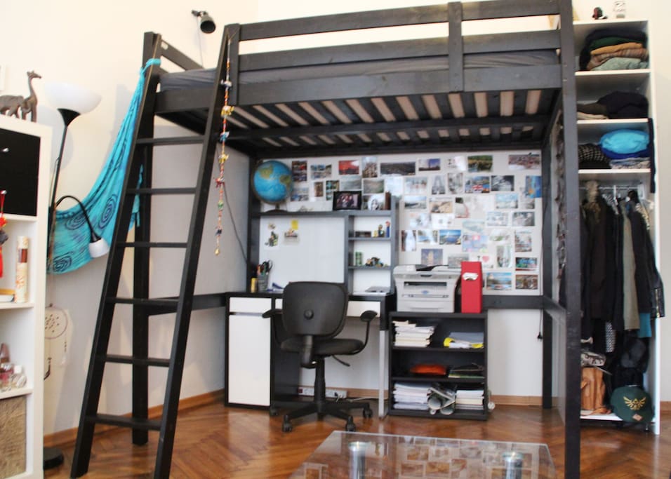 you have entrance to: bedroom, bathroom, toilet, kitchen
(and you´ll be living together with my two lovely roommates)