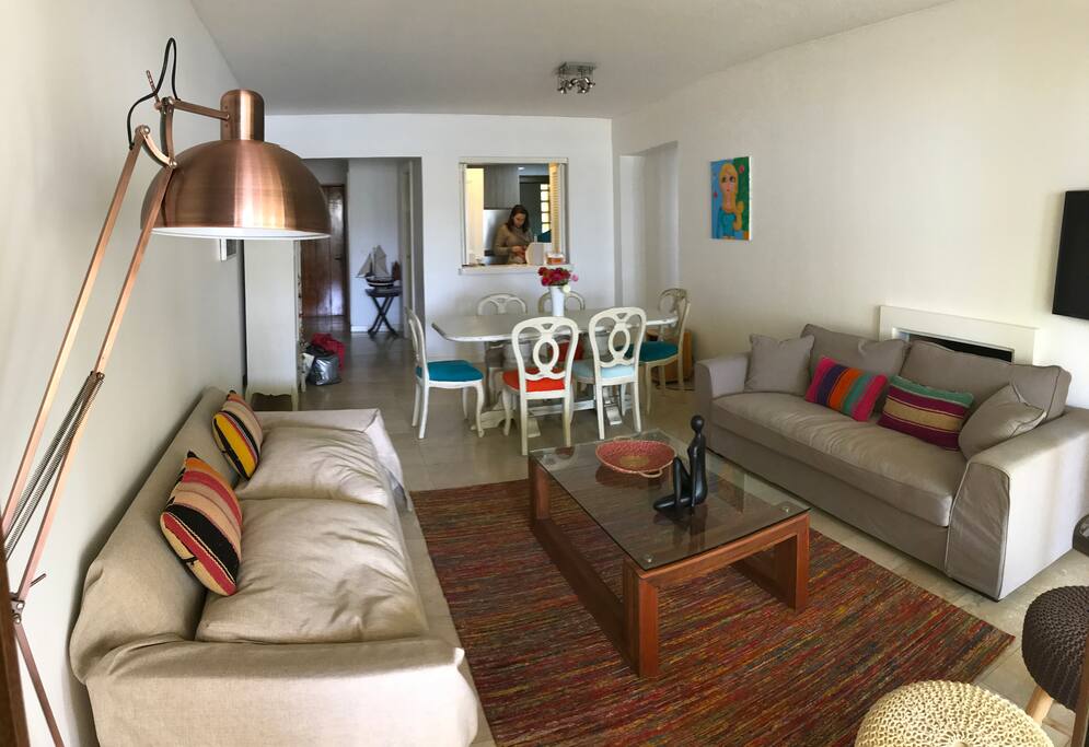 Totalmente remodelado y equipado. La cocina tiene lavavajillas, horno eléctrico, microondas, lavadora, secadora, etc