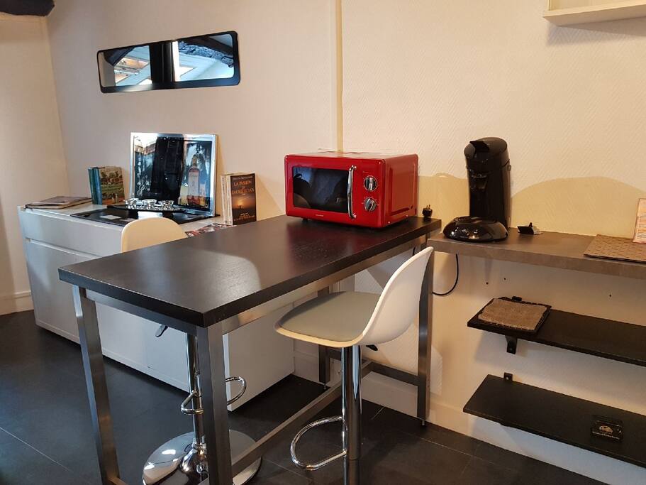 Micro ondes et machine à café