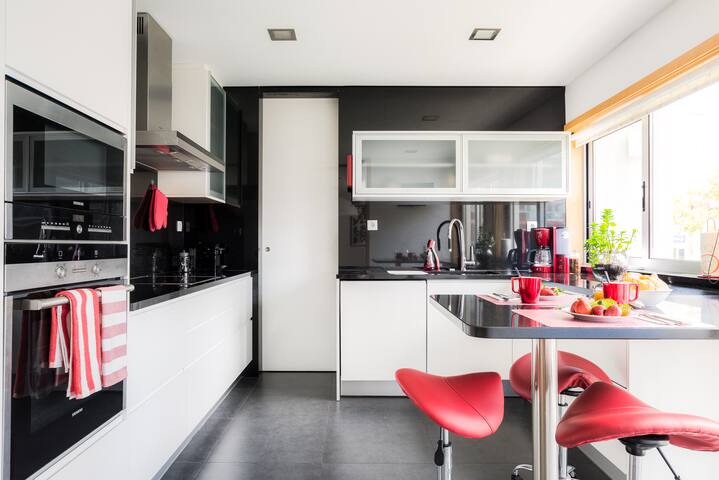 Pretty Porto Apartment by SOULSHARING.PORTO gallery image 5