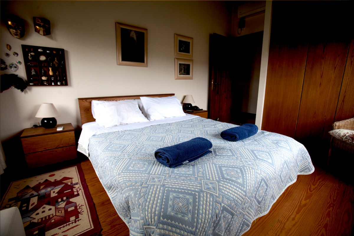 glavna spavaća soba na katu