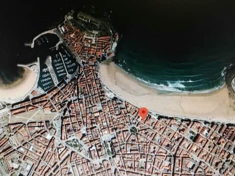 Top Airbnb: Spacious apartment Downtown and Beach in Gijón / Xixón
