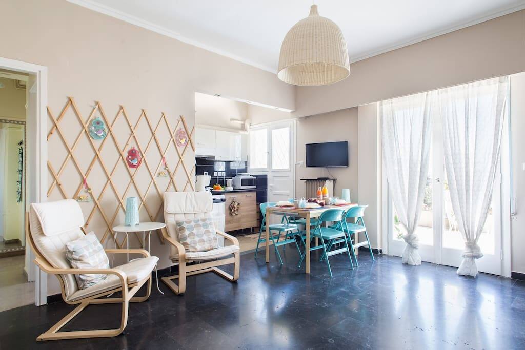 Located on the 5th floor, our deluxe 1-bedroom apartment measures 52 square meters and opens to a private furnished 36 square meters’ terrace!