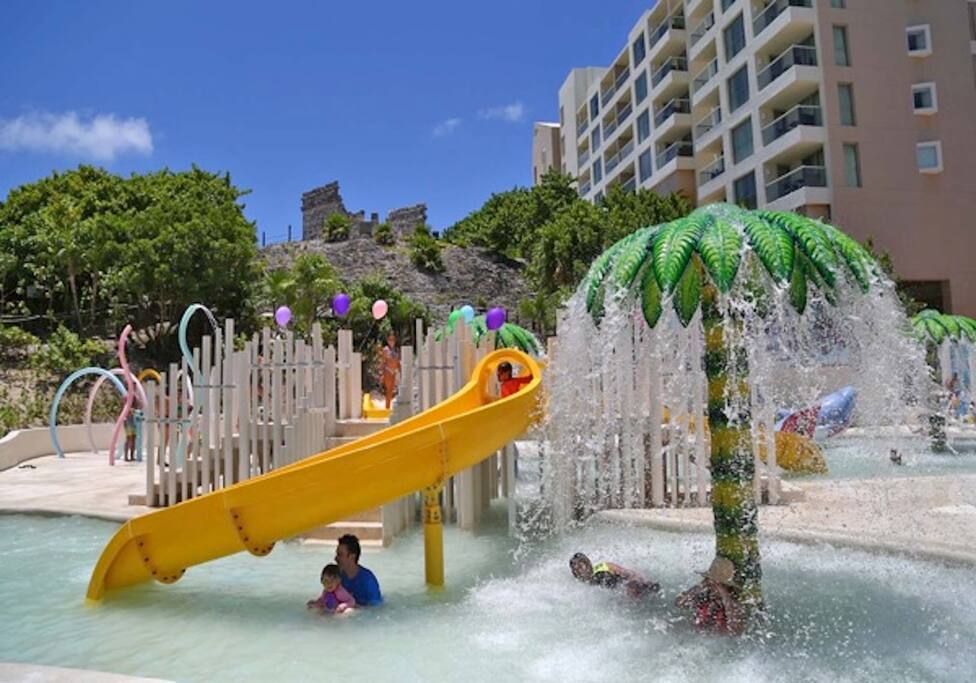 Kids Pool with water slices