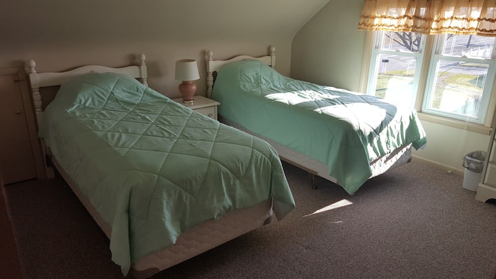 Chumba cha kulala cha ghorofani (Vitanda Viwili)