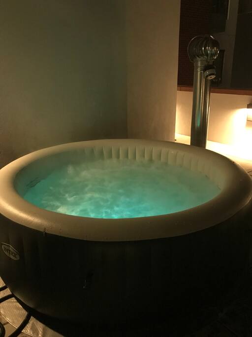 Hot Tub (available Oct-May, weather permitting)