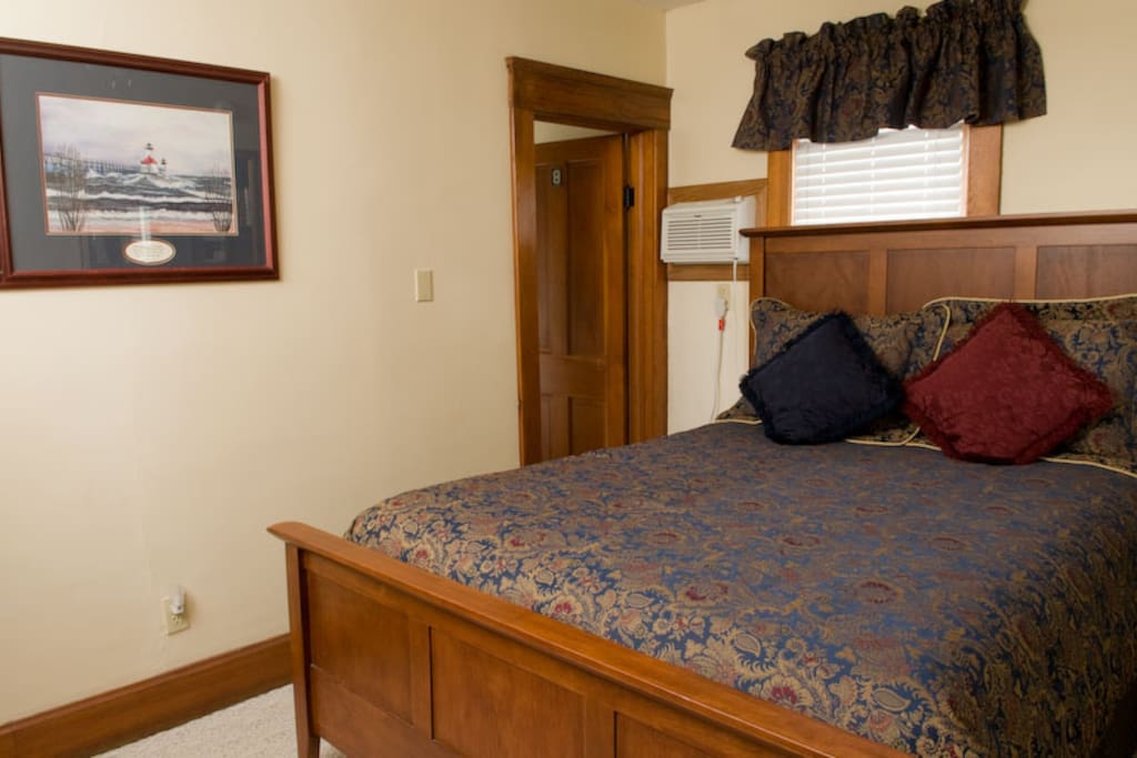 Pretty Queen Room 2nd Floor with Private Bathroom