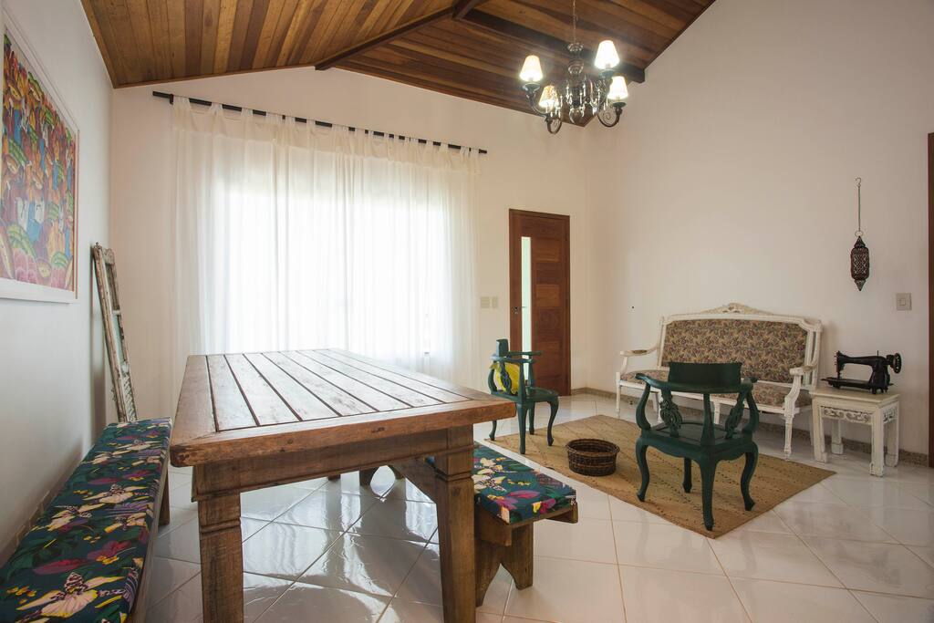 Sala de jantar e estar.