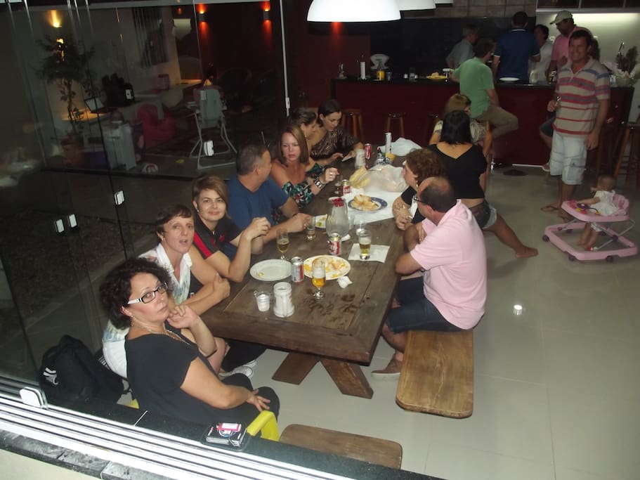 ampla area de festas pro "esquenta"