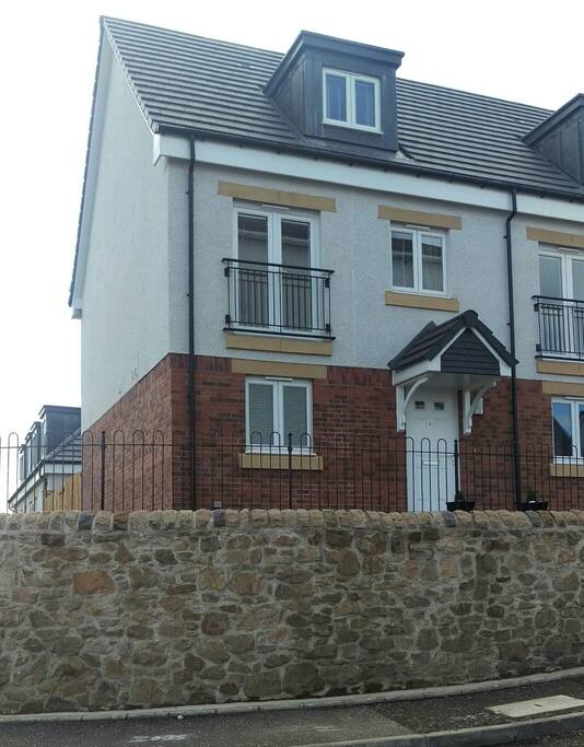 Image of my home, please use on arrival to idenitfy my house. Im house No.1