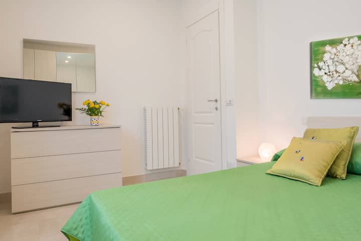 ห้องนอนสว่าง 