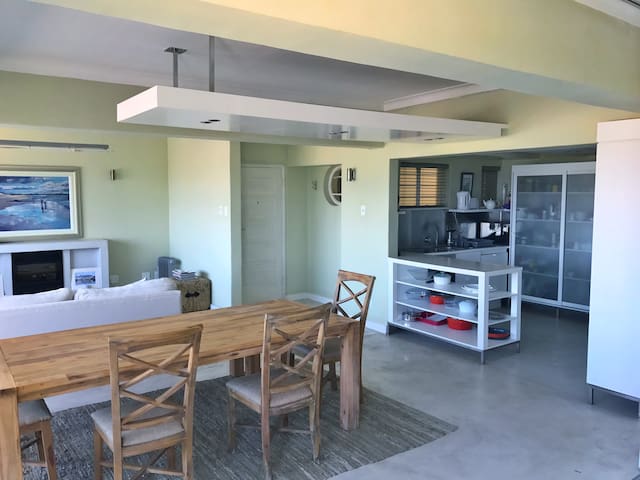 Modern Bright Seafront Mouille Point Apartment