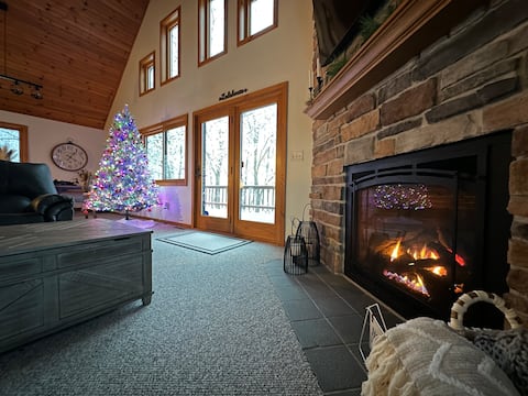 Peaceful Lake Home near the Dells & Cascade mtn
