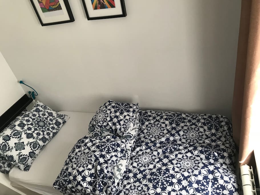 Single bed room