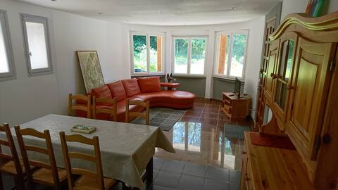 Appartment 2 bedrooms on garden - village center