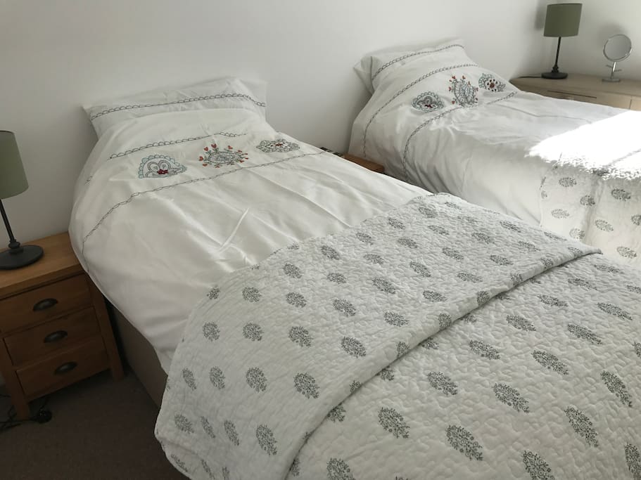 Beds configured as 2 twins
