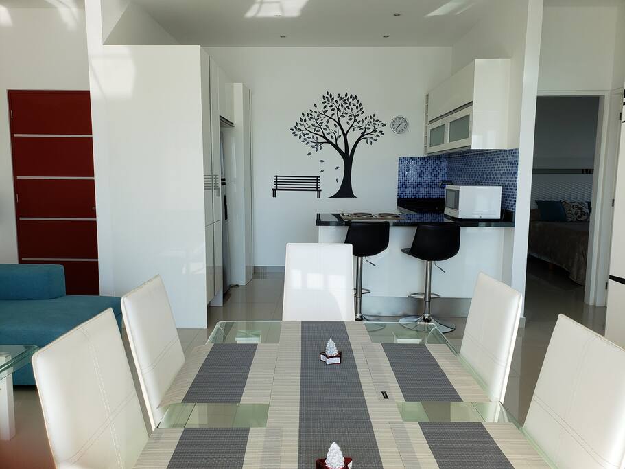Fully equipped kitchen, breakfast nook spacious dining room.