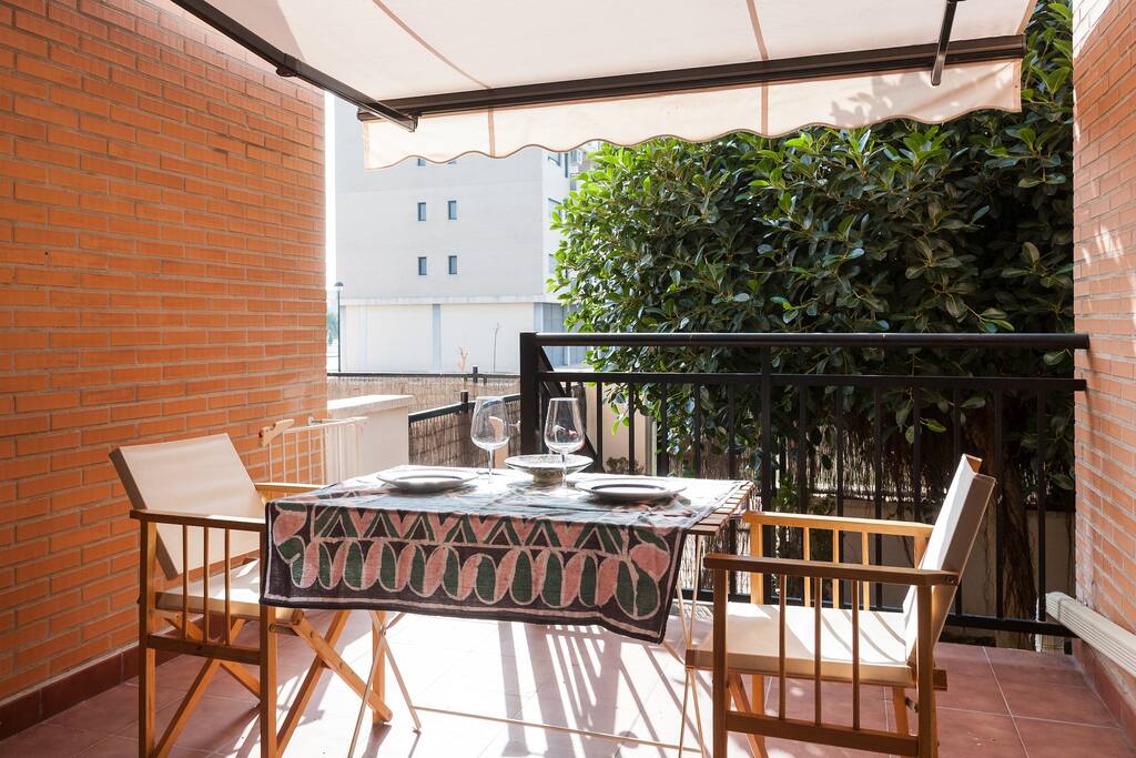 Terraza soleada para desayunar o comer.