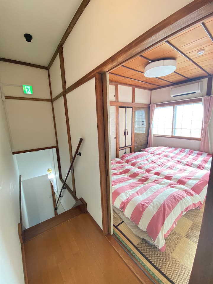 Esta es una habitación de estilo japonés en la segunda planta.
