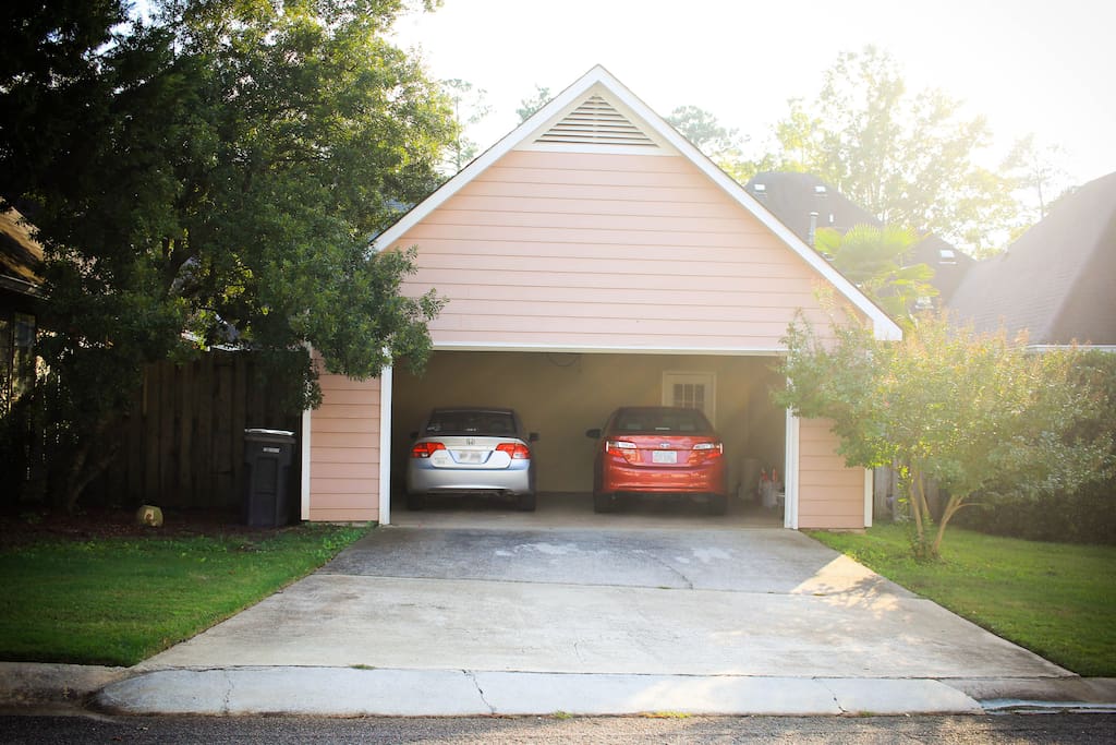 Room for parking in the back driveway (in addition to front driveway)