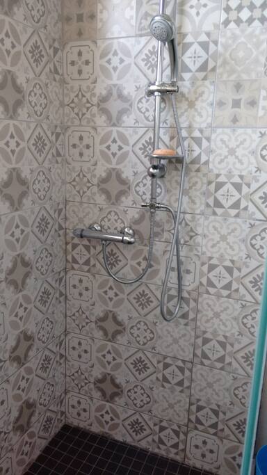 Douche de plein pied à l'italienne