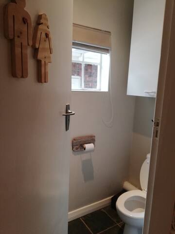 Cottage with Pool, Garden & Off-Street Parking gallery image 3