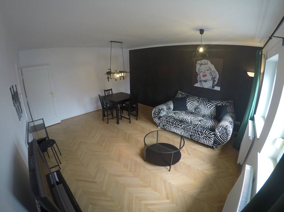 Wohnzimmer/Living room